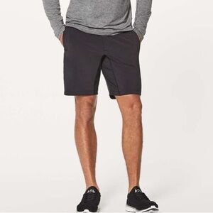 Lululemon Men’s T.H.E. Short Linerless 9" in 
Black M-320 Sz XL